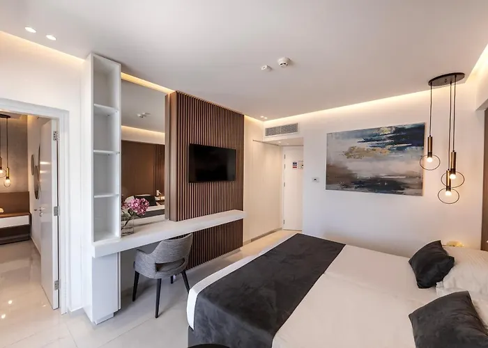 Hotell Pavlo Napa 4*